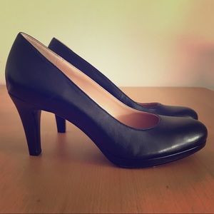 Naturalizer Michelle Pump Size 7 (New in Box)